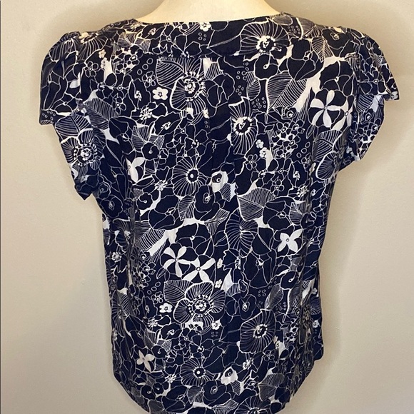 Banana Republic Black and White Graphic Cap Sleeve Blouse - Picture 5 of 7